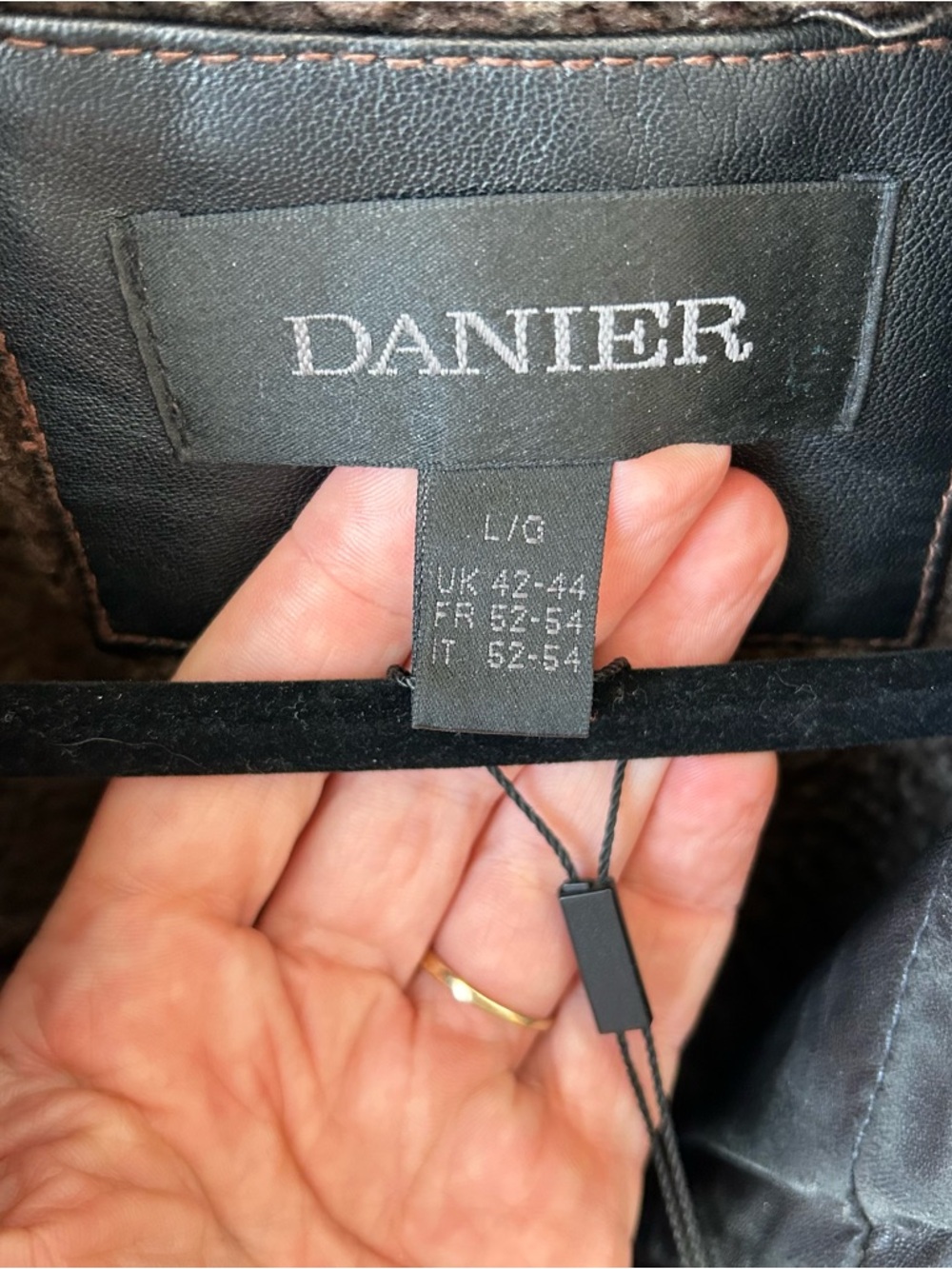 Danier Black Leather Moto Jacket Size Large Quilted Shoulder Full Zip Distressed - Picture 3 of 15
